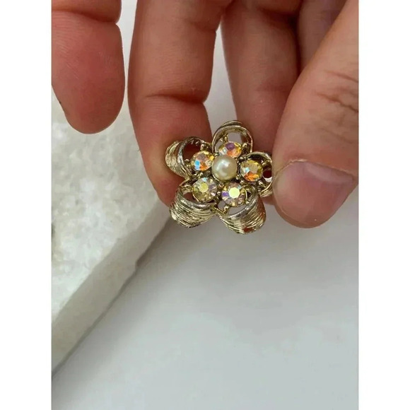 Vintage Gold Toned Floral Iridescent Stone Pearl Gemstone Stud Earrings - Picture 9 of 9
